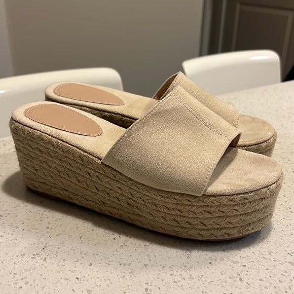 Platforms - Picture 2 of 4